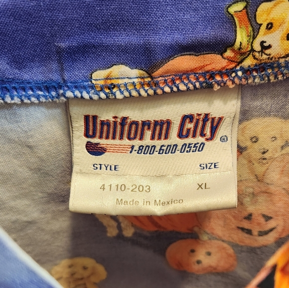 Adorable Uniform City Halloween scrub top! Pumpkins and puppies, so festive! - Picture 8 of 9